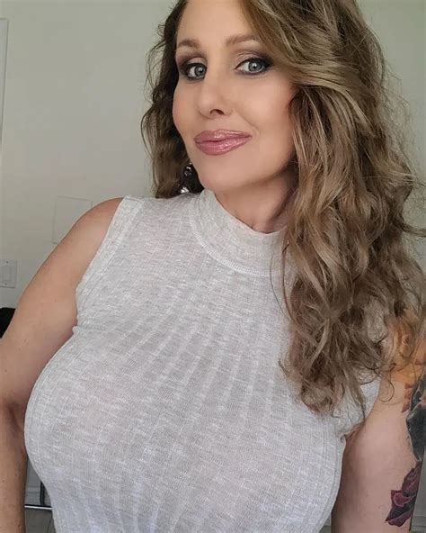 julia ann gif|Julia Ann Tavella (@therealjuliaannlive) .